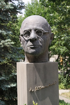 Bust of Hrachia Adjarian in Yerevan (Photo: Wikimedia Commons)
