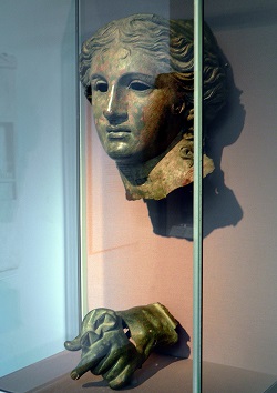 Head and left hand from a bronze cult statue of Anahit (Photo: Wikimedia Commons)