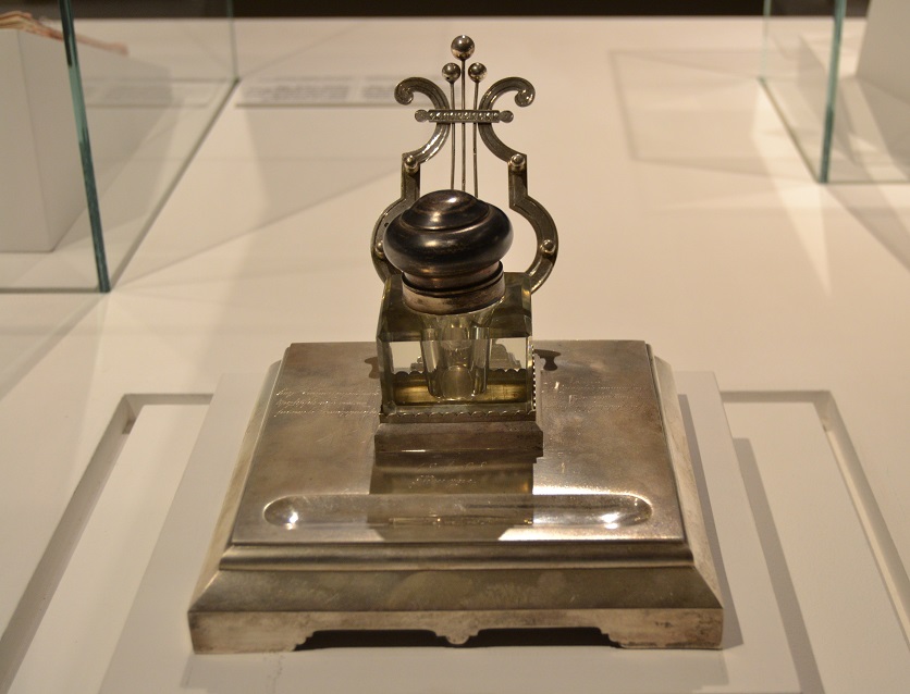 An inkstand donated by Karekin II, Catholicos of All Armenians to the Komitas Museum-Institute was a gift from fans.