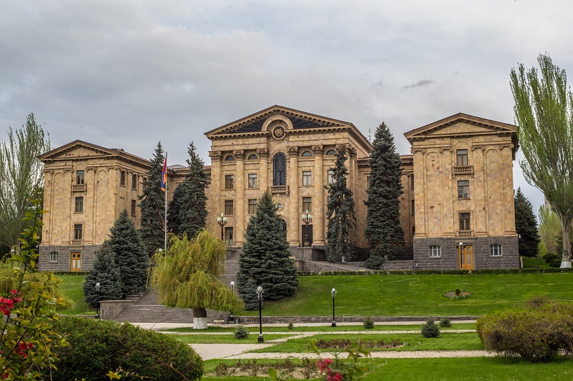 The gigantic building of the former Central Committee (today’s National Assembly) is an example of taking this to the extreme. Built in 1950, it deliberately “turned its back” on Mount Ararat