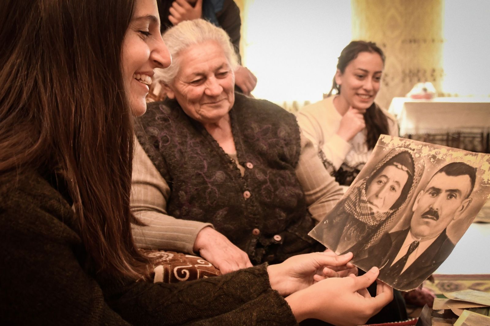 collect local PATMI collects tales from village elders turning them into vibrant murals for everyone to enjoy.(photo courtesy of Tsovinar Hakobyan)