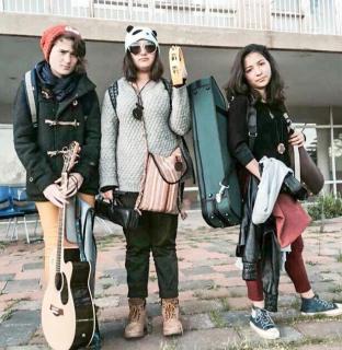 Perhaps one of the best qualities of Tiezerk Band is their deep friendship and love for each other – “A friendship of three very different people, who became a family,” they express.