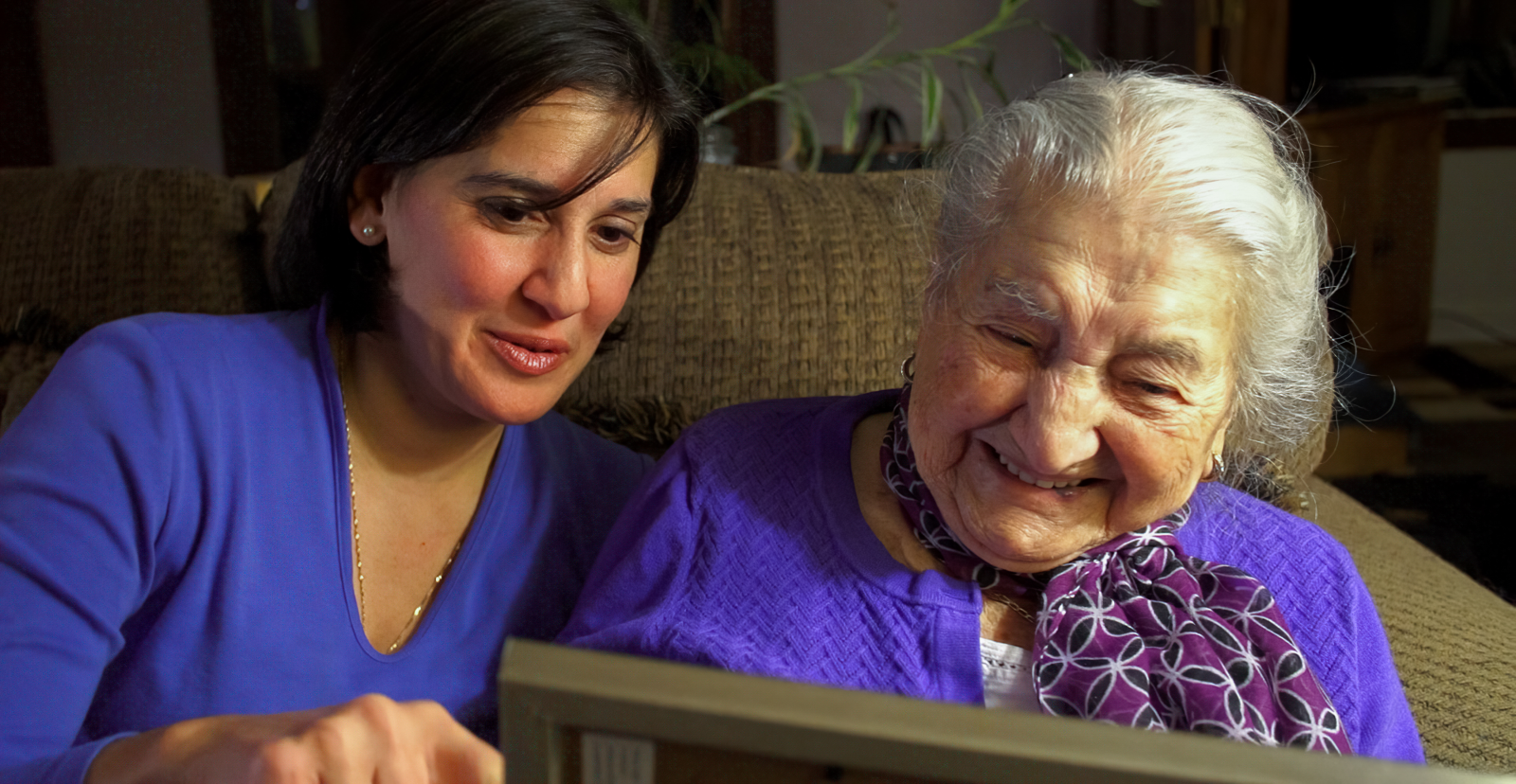  Karine Shamlian sits with her grandmother, Armenian Genocide survivor Asdghig Tetezian Alemian (Photo courtesy of Stephanie Ayanian)