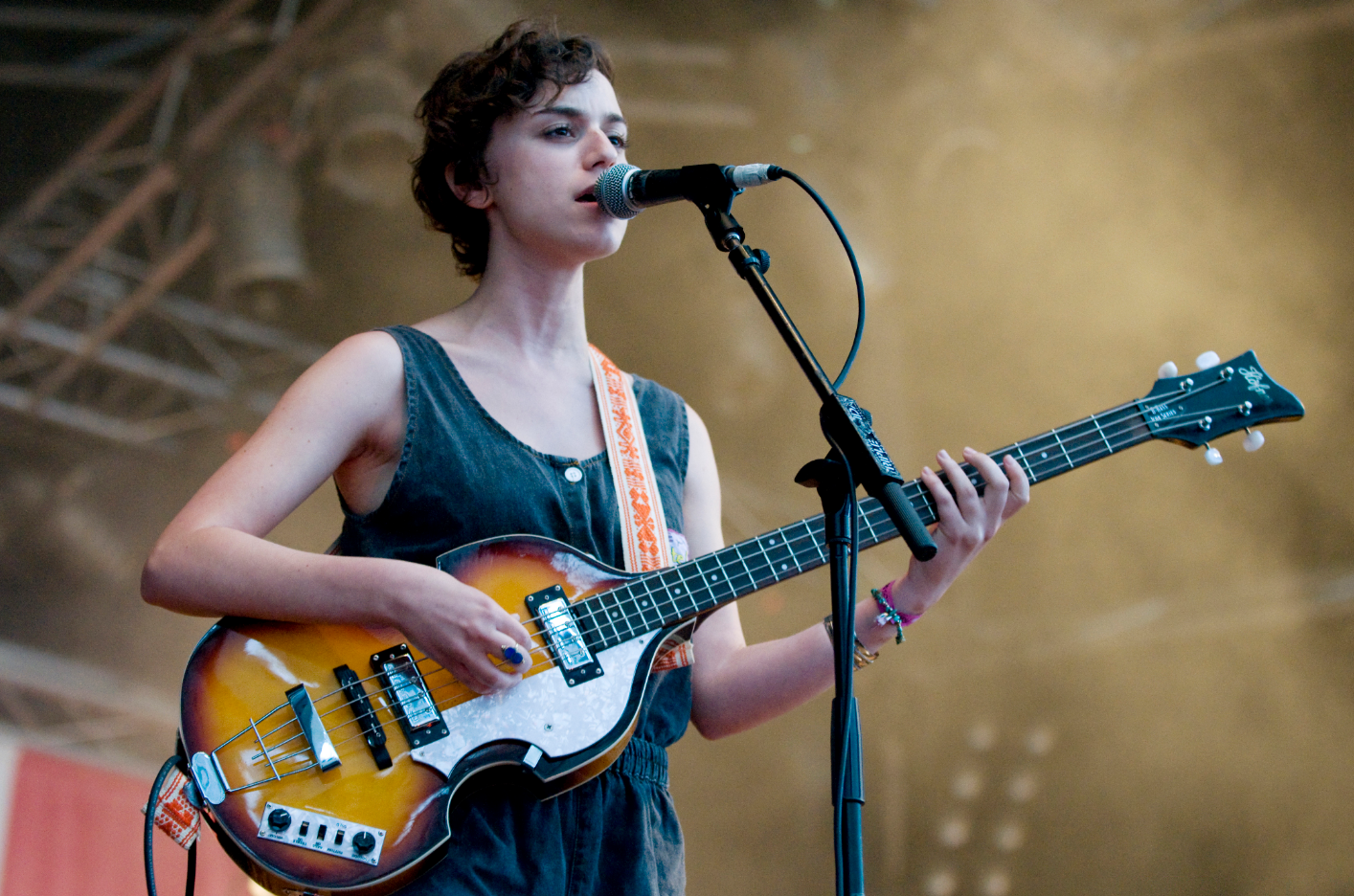 Angel Deradoorian performing with Dirty Projectors in 2008 (Photo: LivePict/Wikimeida Commons)