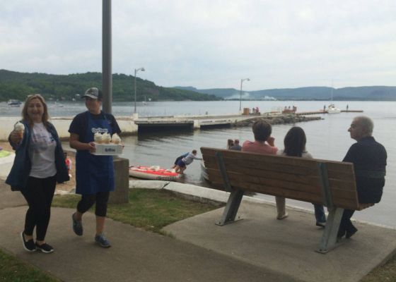 Snacks and strolls by the lake