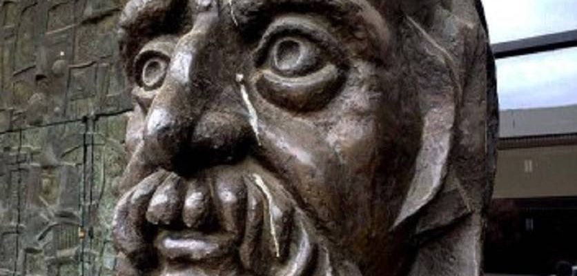 #ArtsakhPoemsOnHPem | 'In front of William Saroyan bust' by Varoujan Der Simonian